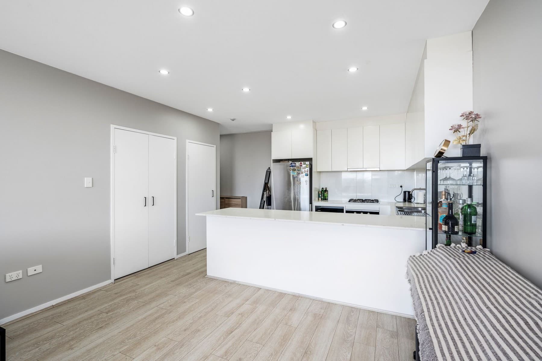 305/357-359 Great Western Highway, South Wentworthville - Thumbnail 2