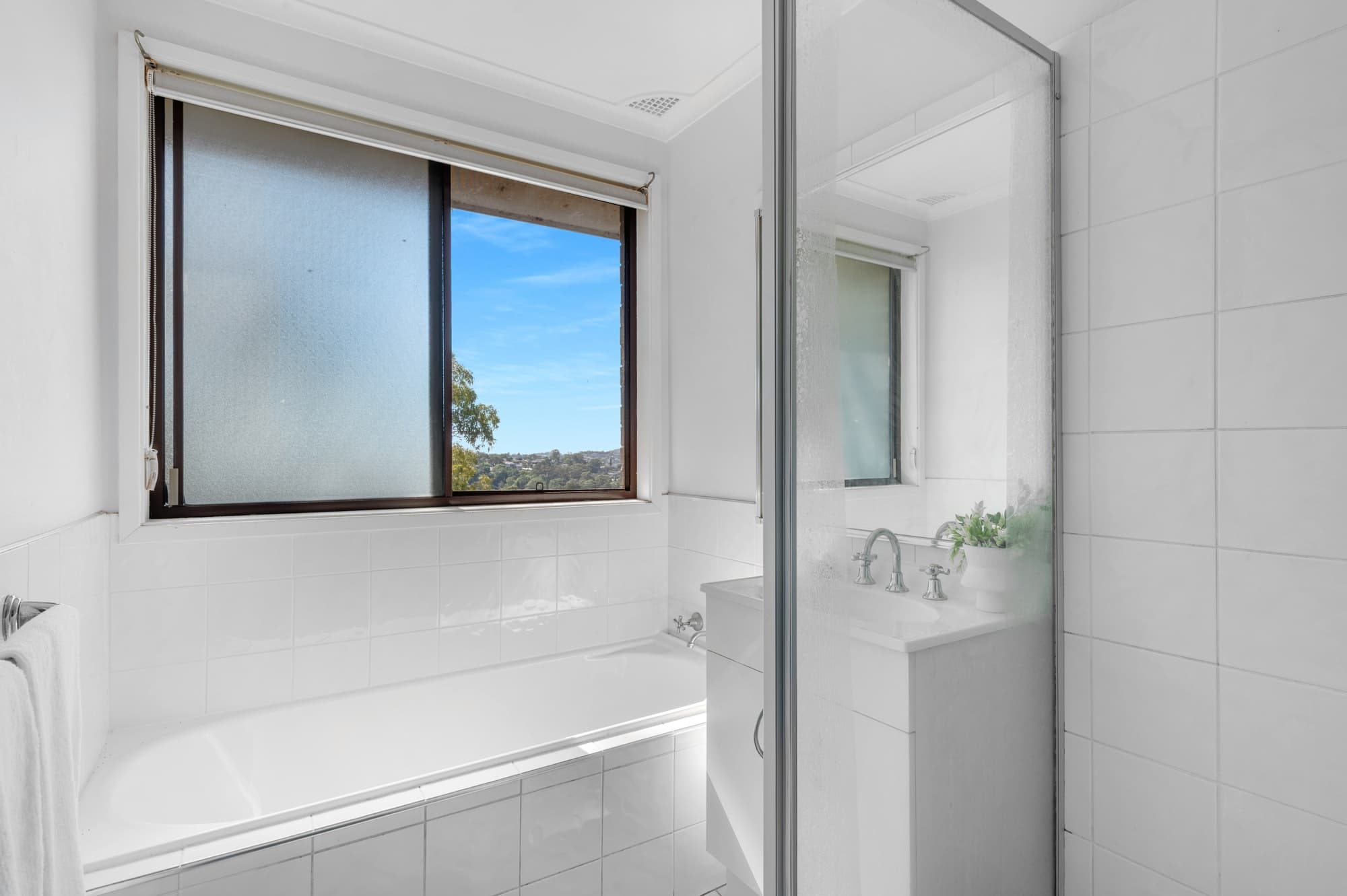 72 Panorama Drive, Farmborough Heights - Thumbnail 4