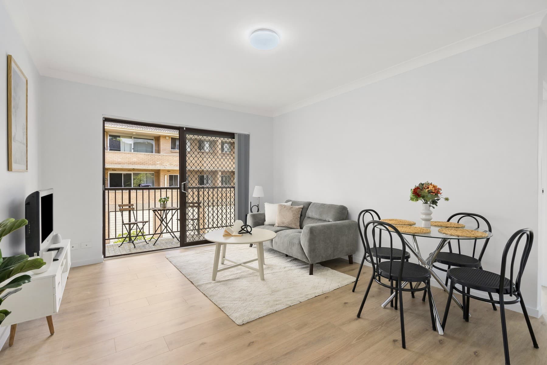 8/27 Wigram Street, Harris Park - Thumbnail 2