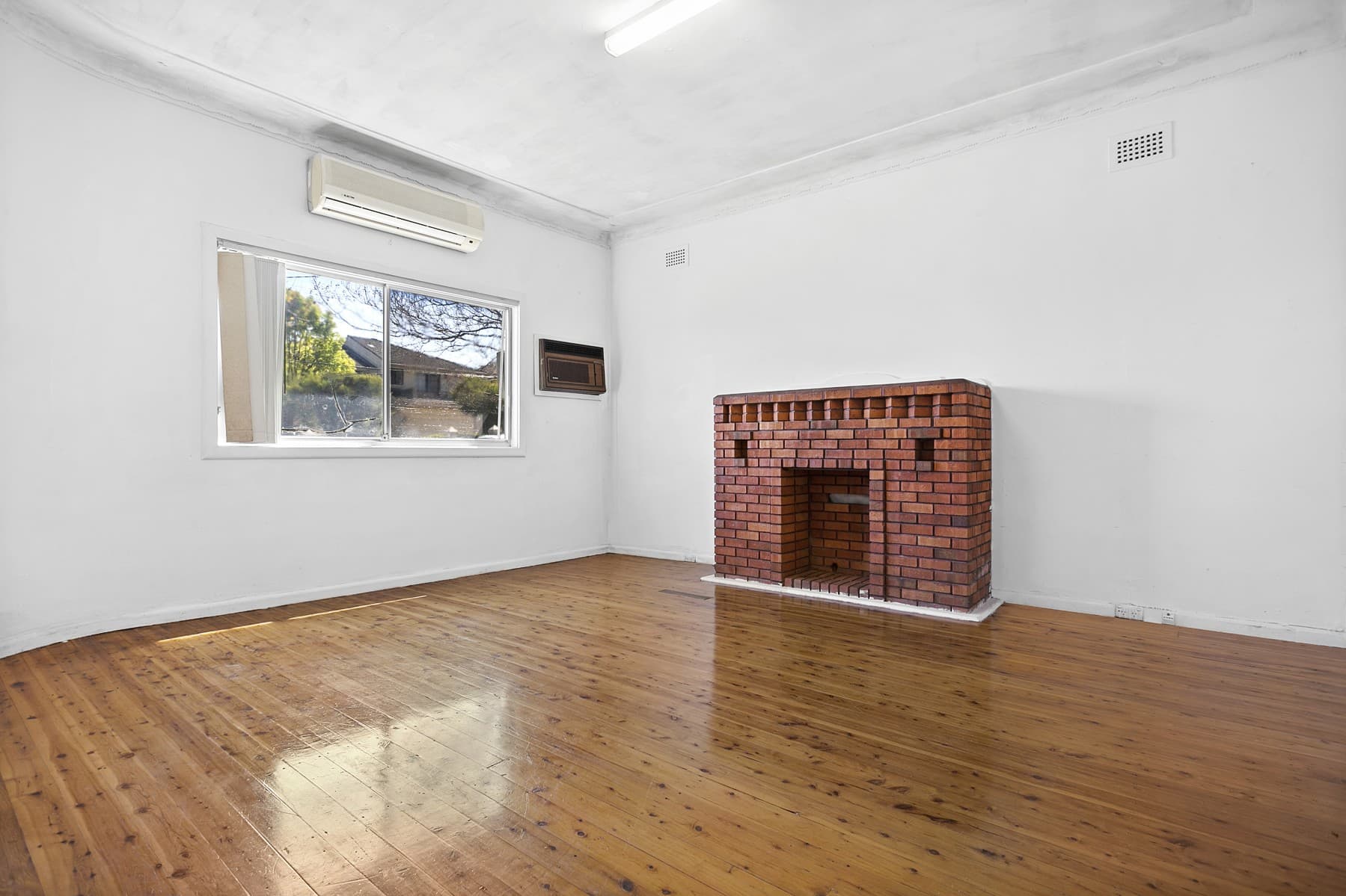 51 Warwick Road, Merrylands - Thumbnail 4