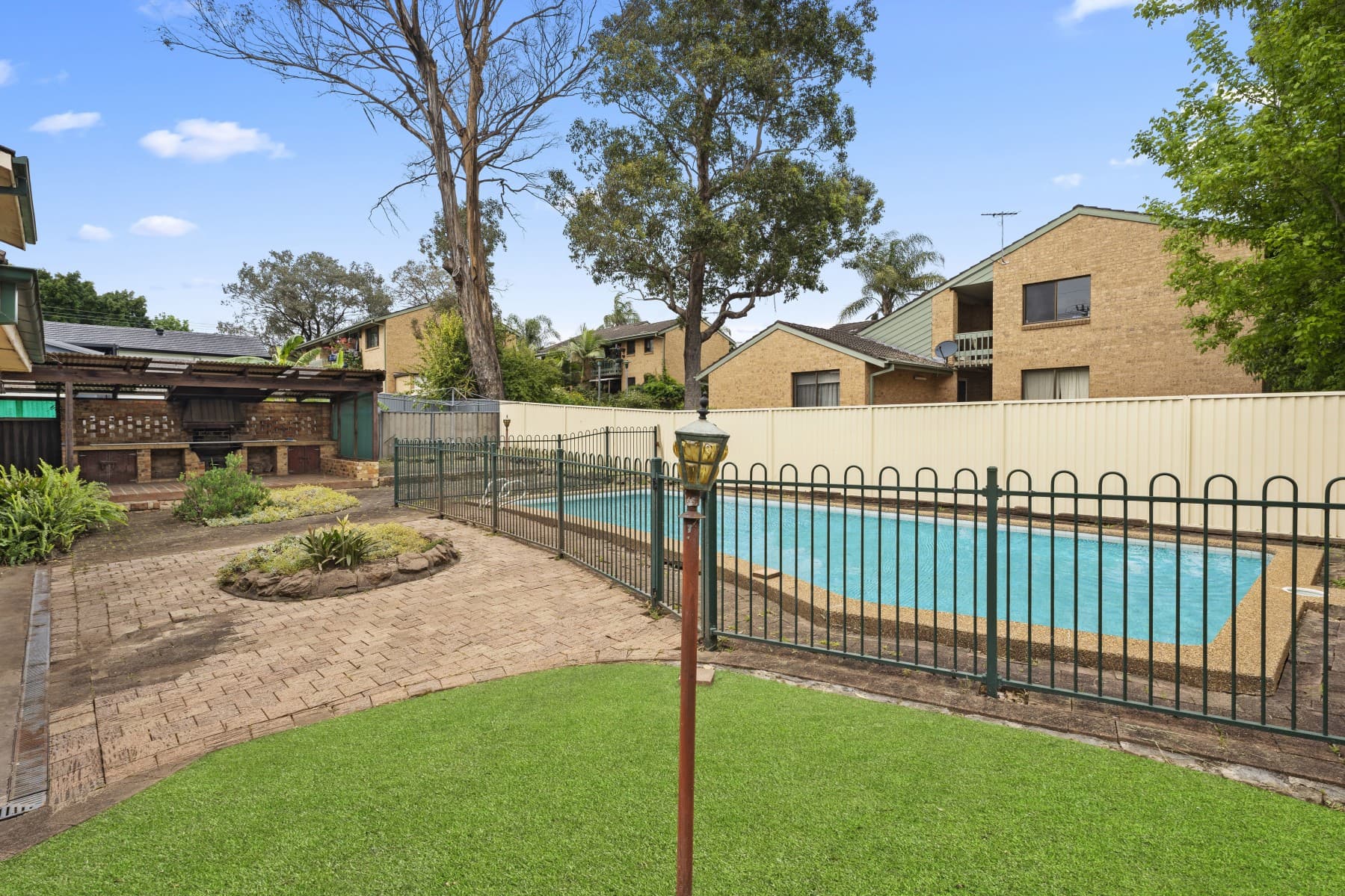24 Albert Street, Guildford - Thumbnail 2