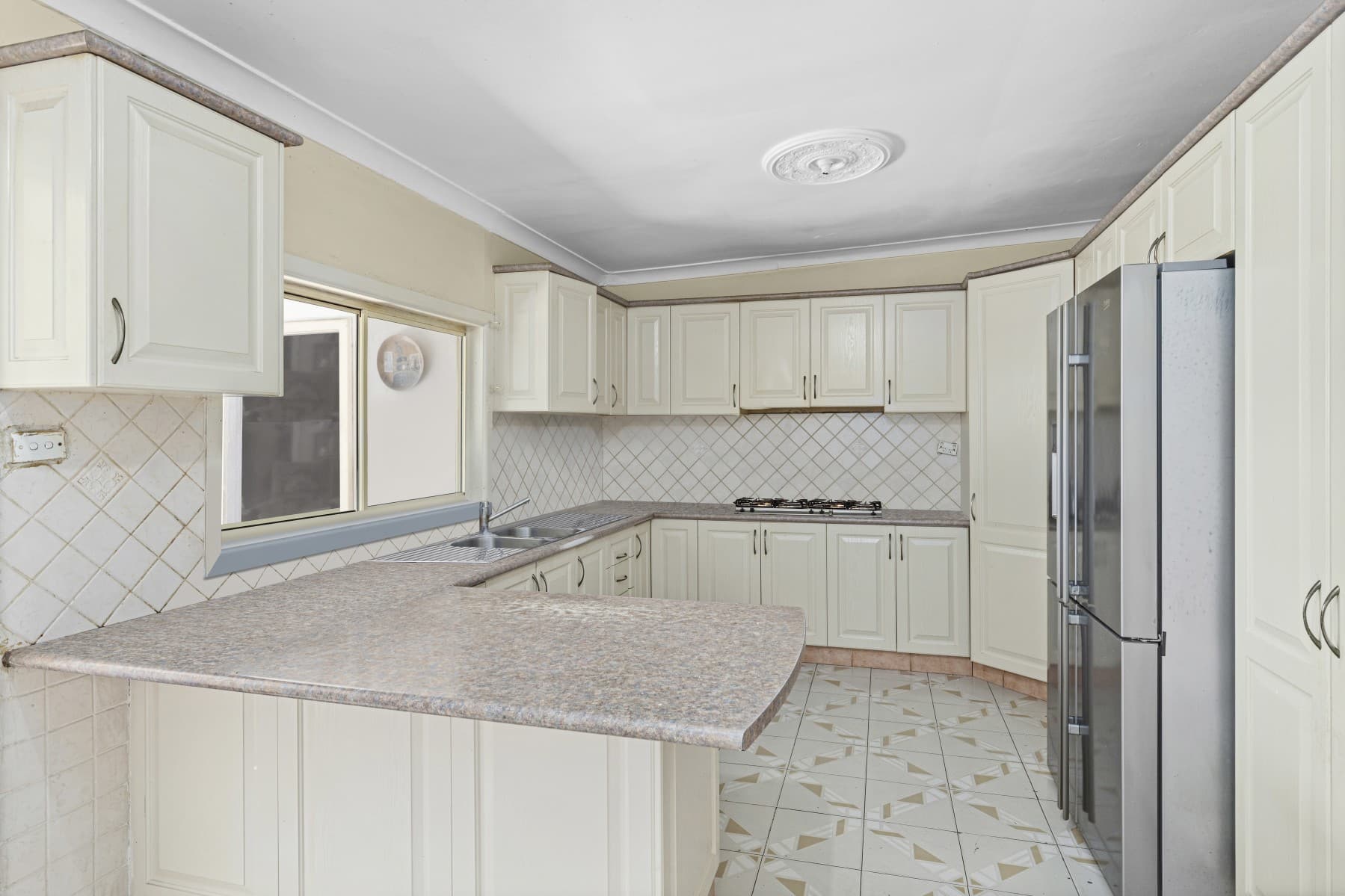 15 Chiltern Road, Guildford - Thumbnail 3