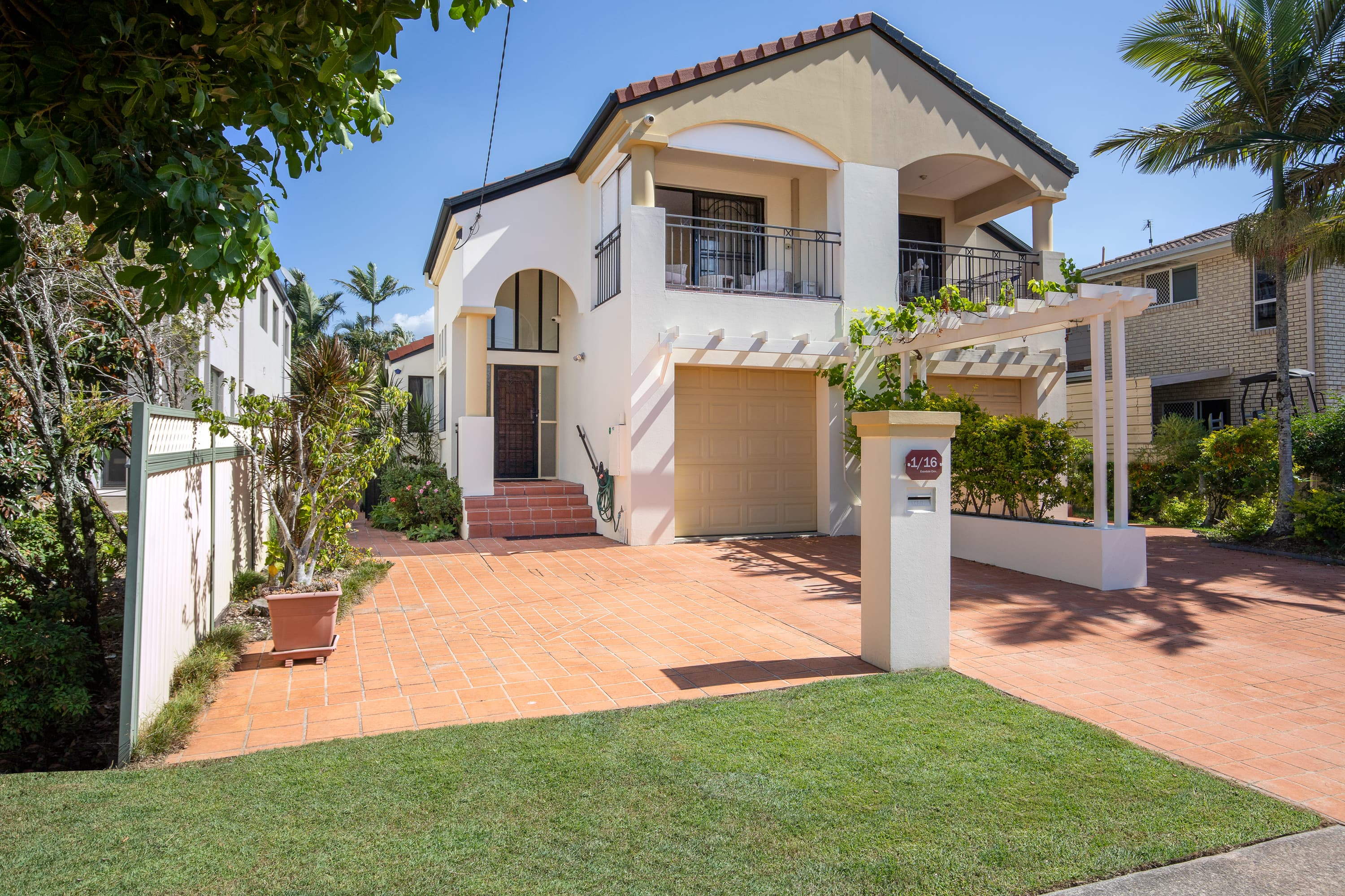 1/16 Evandale Crescent, Miami, Miami - Image 1