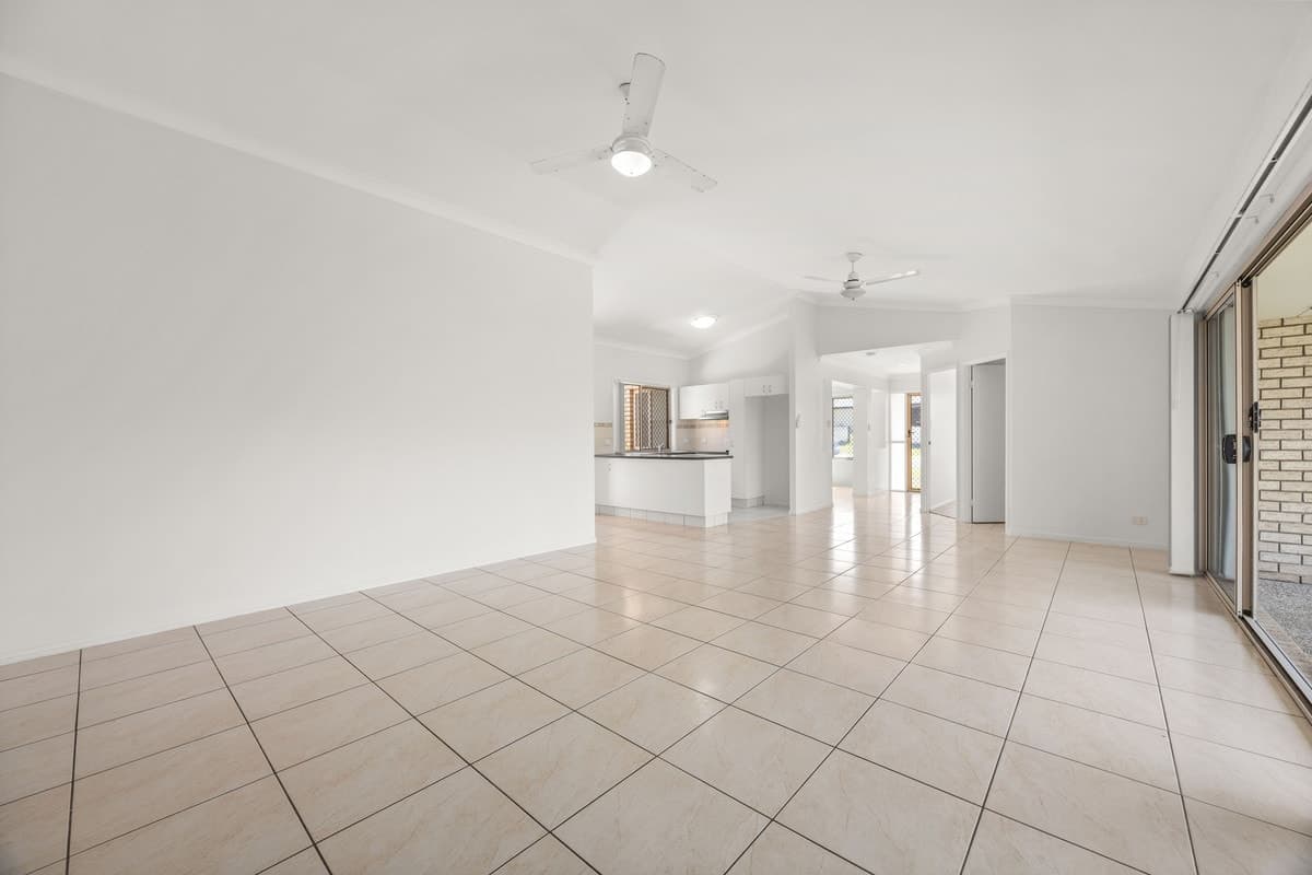 40 Cairns Crescent, DECEPTION BAY, Deception Bay - Thumbnail 3