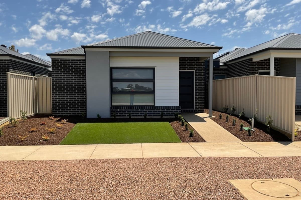 8/89 Sanctuary Drive, Kialla, Kialla - Image 1