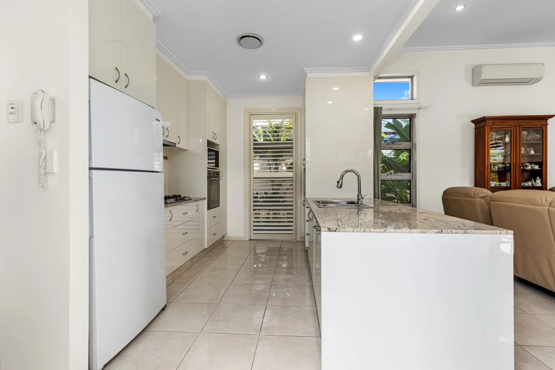 6153 Bolsena Circuit, Hope Island, QLD, Hope Island - Thumbnail 3
