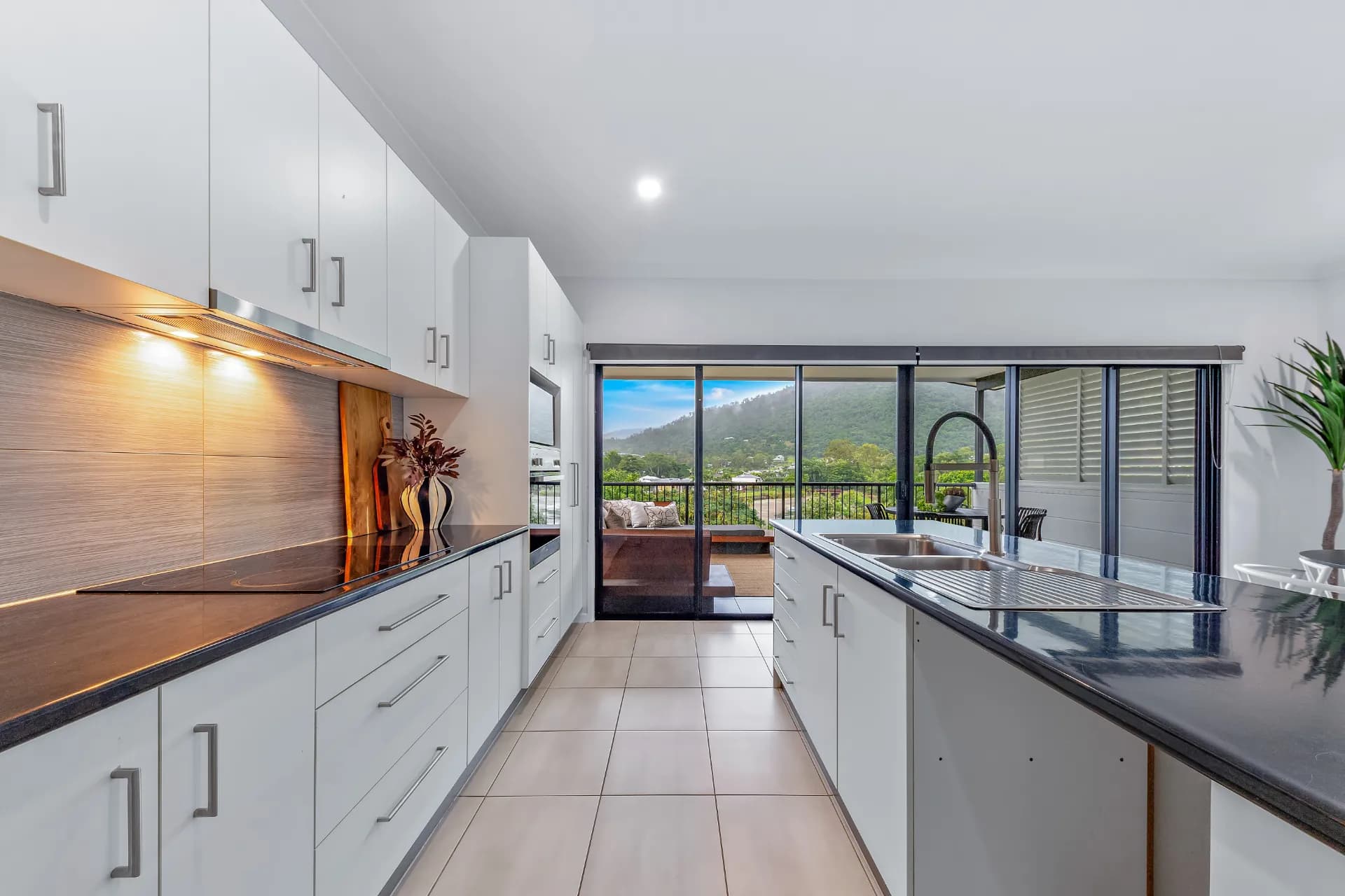 6 Parker Road, Cannonvale, QLD, Cannonvale - Thumbnail 2