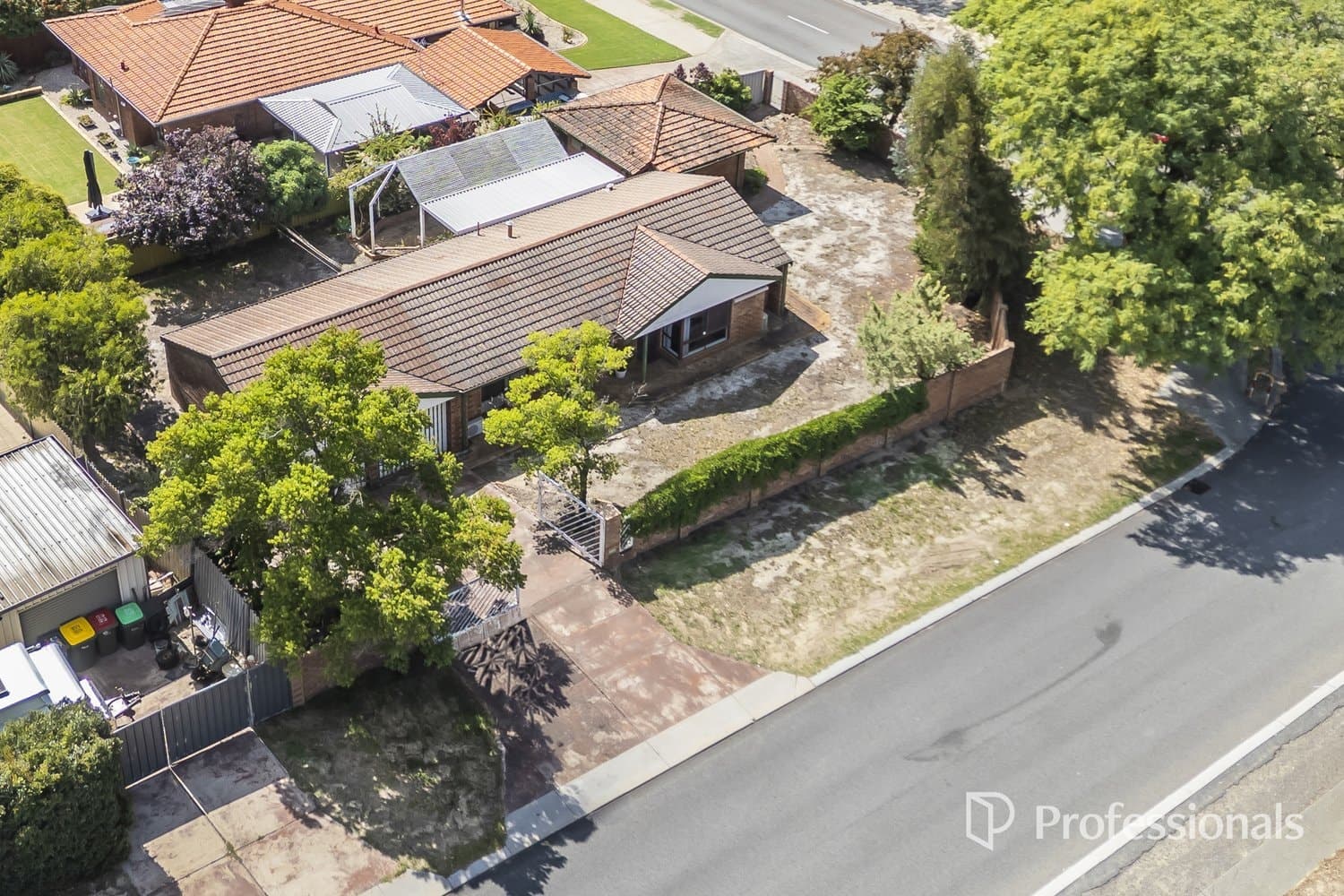 2 Towerhill Road Alexander Heights 6064, Alexander Heights - Image 1