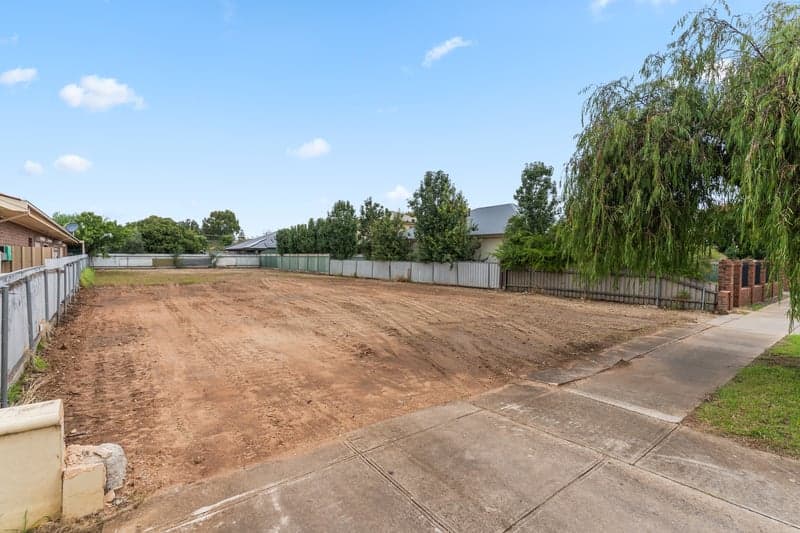 37 Gladstone Avenue, Kilburn - Image 1