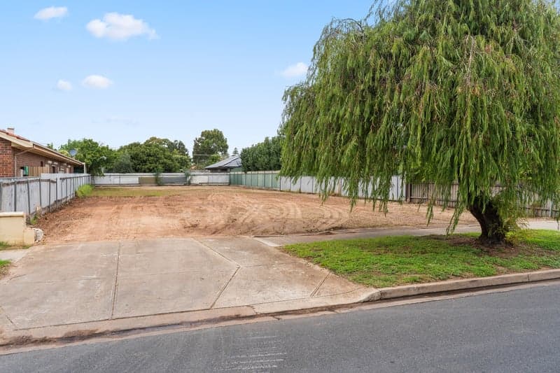 37 Gladstone Avenue, Kilburn - Thumbnail 2