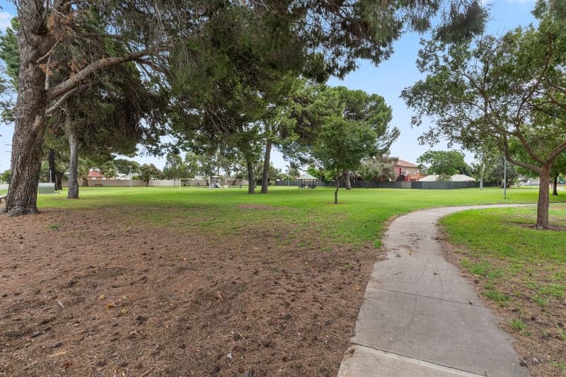 37 Gladstone Avenue, Kilburn - Thumbnail 5