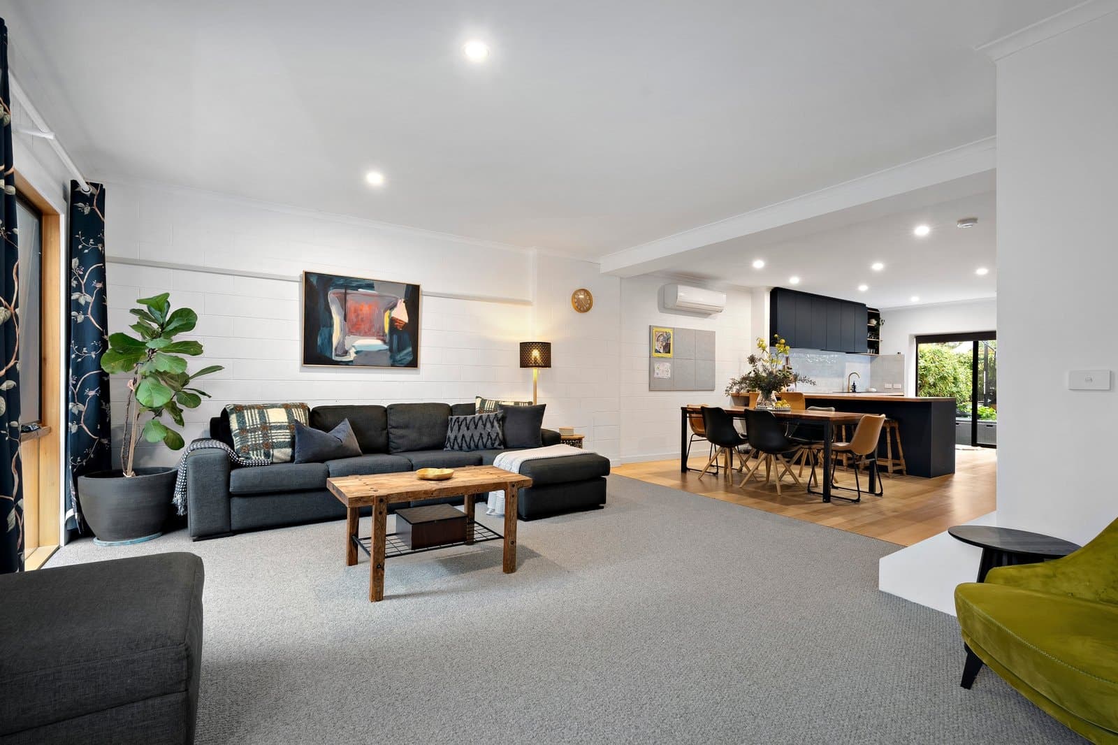 11/43 Acland Street, St Kilda - Thumbnail 2