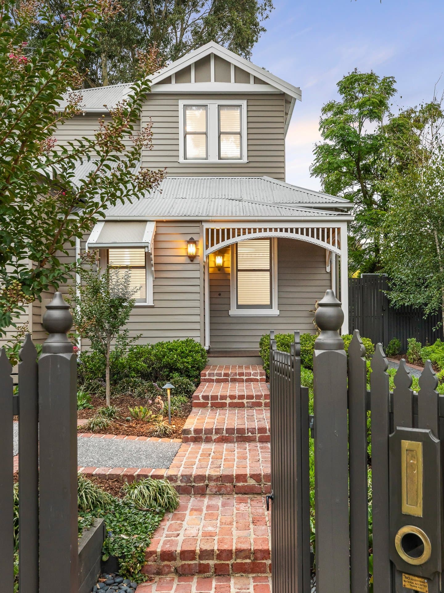18 Thornton Avenue, Surrey Hills - Thumbnail 2