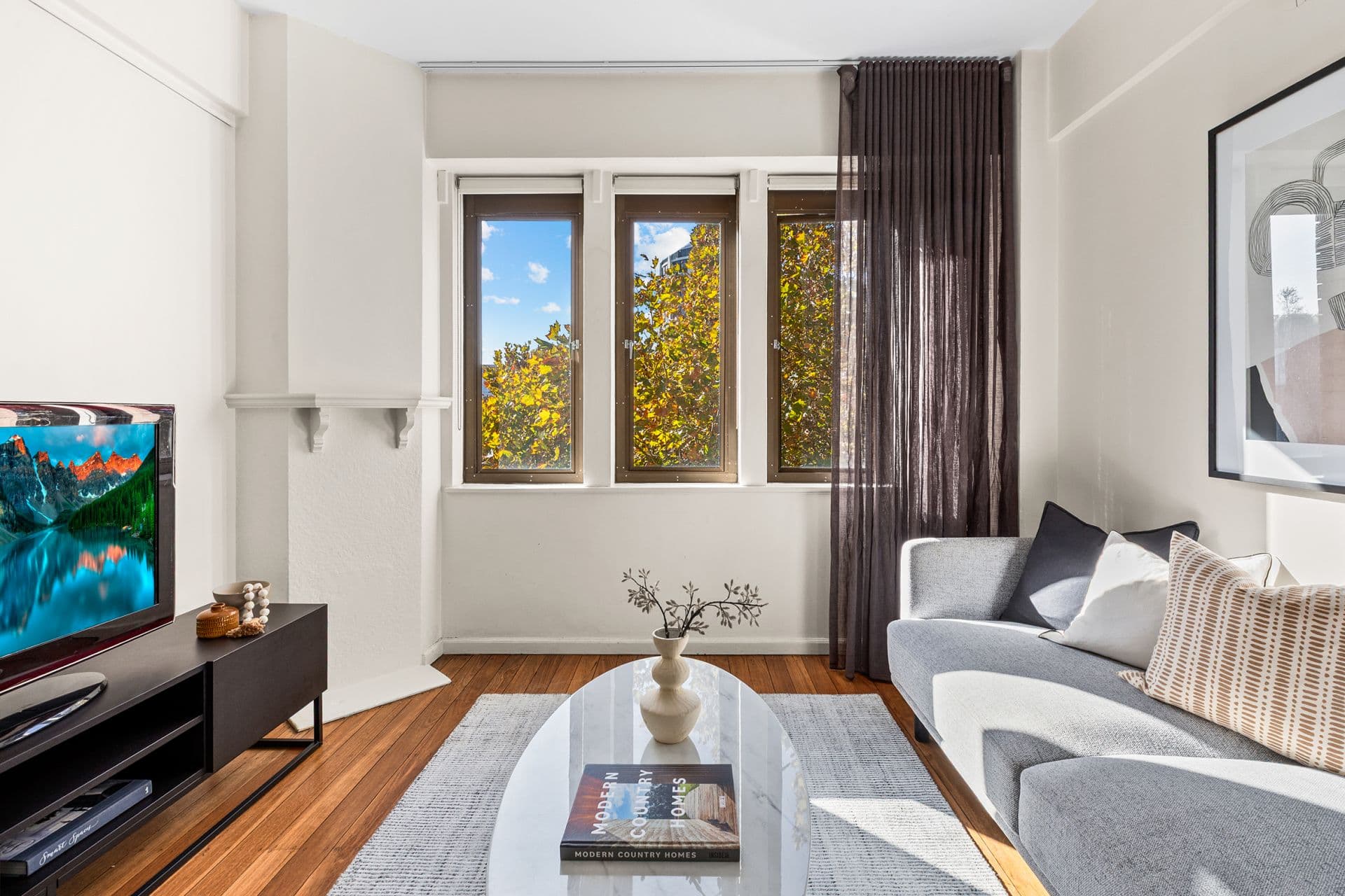 Just a moment..., Potts Point - Image 1