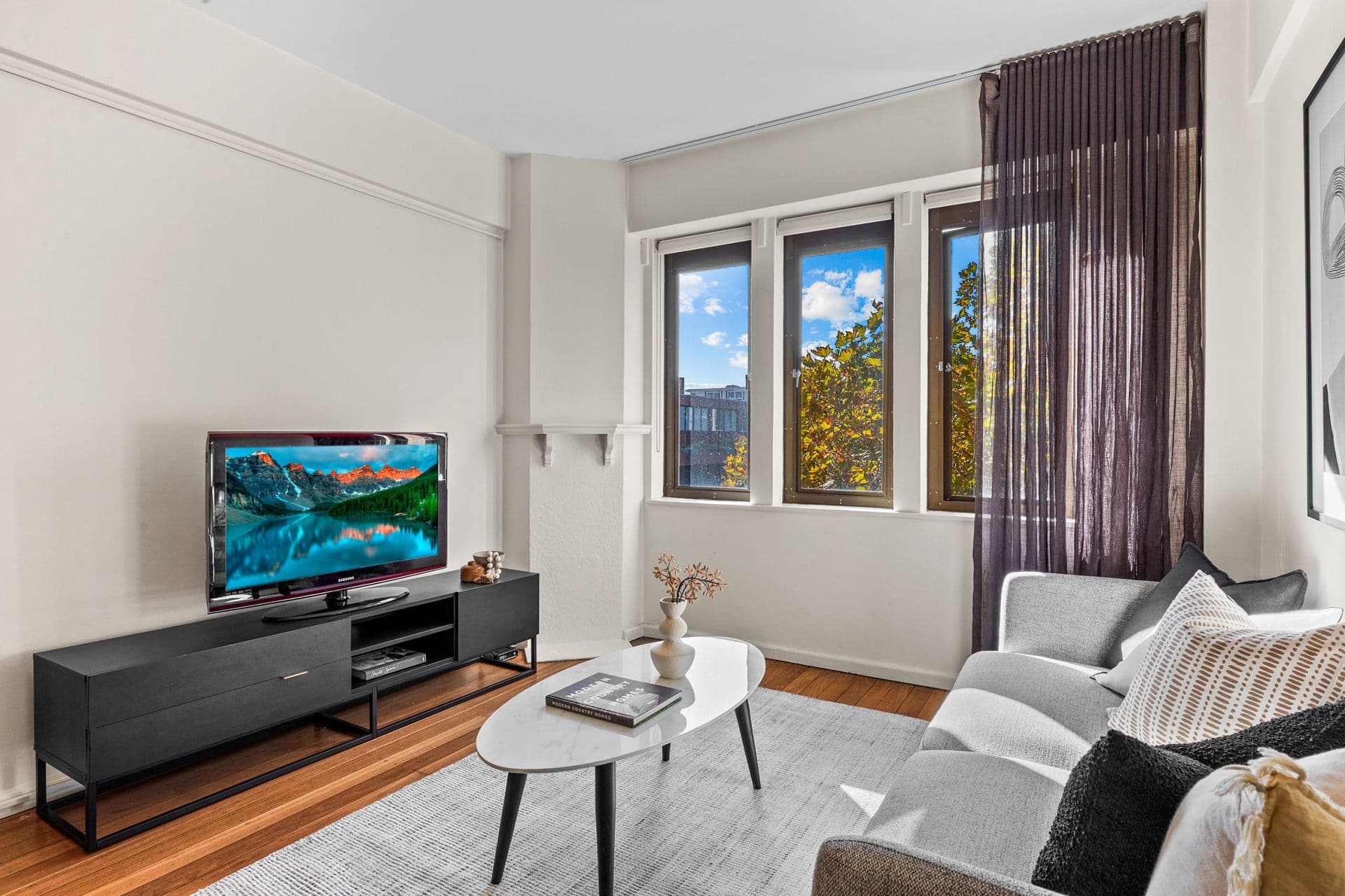 Just a moment..., Potts Point - Thumbnail 3