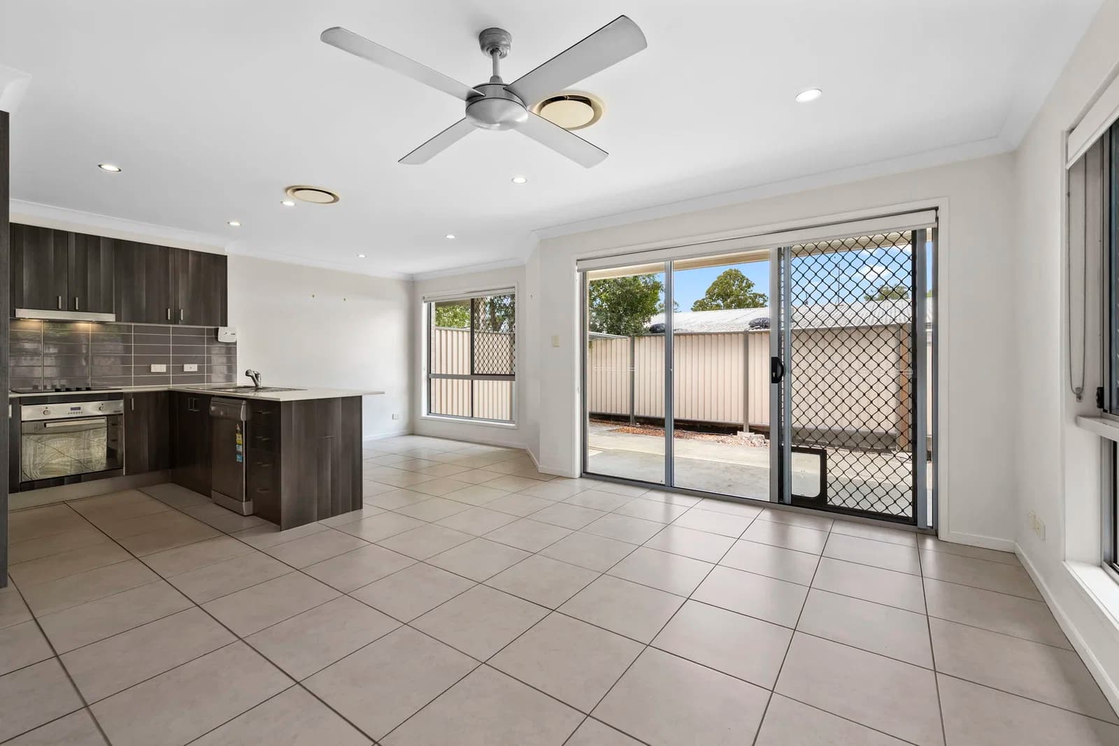 6/9 Tanah Merah Avenue, Tanah Merah, QLD, 4128, Tanah Merah - Thumbnail 2