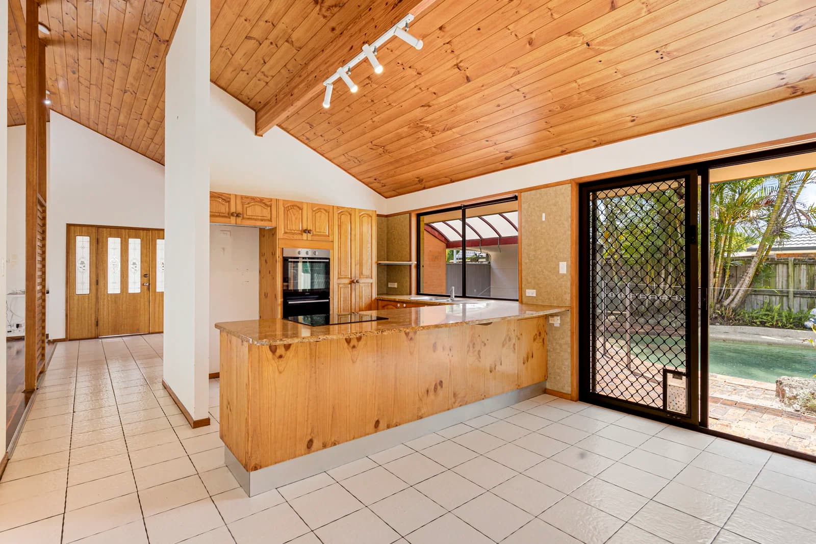 9 Chestnut Street, Elanora, QLD, 4221, Elanora - Thumbnail 4