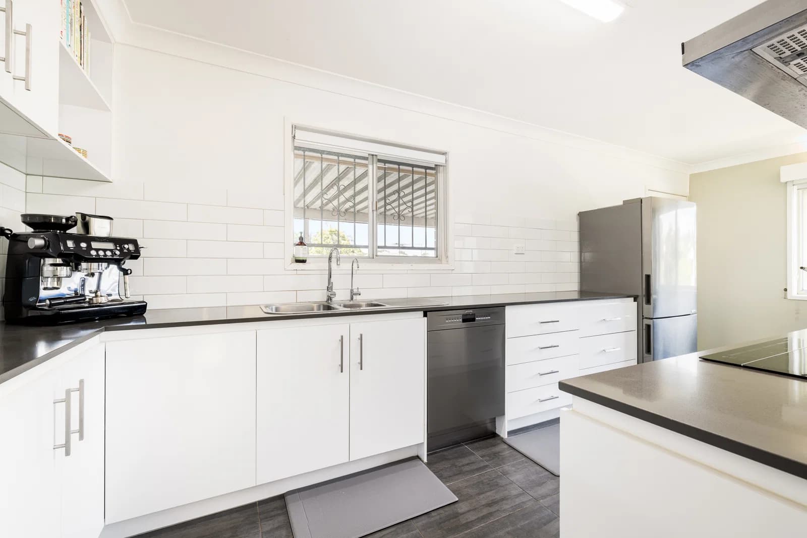 11 McKenzie Street, Bundamba, QLD, 4304, Bundamba - Thumbnail 3