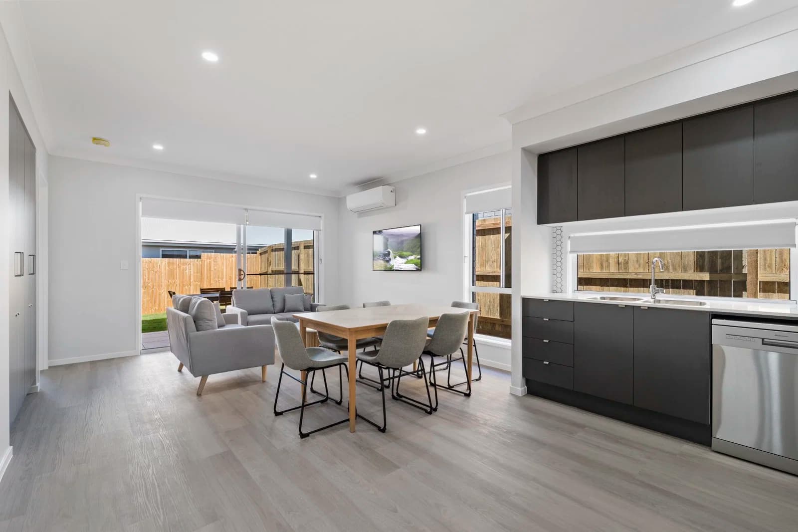 4 Alder Street, Logan Reserve, QLD, 4133, Logan Reserve - Thumbnail 2