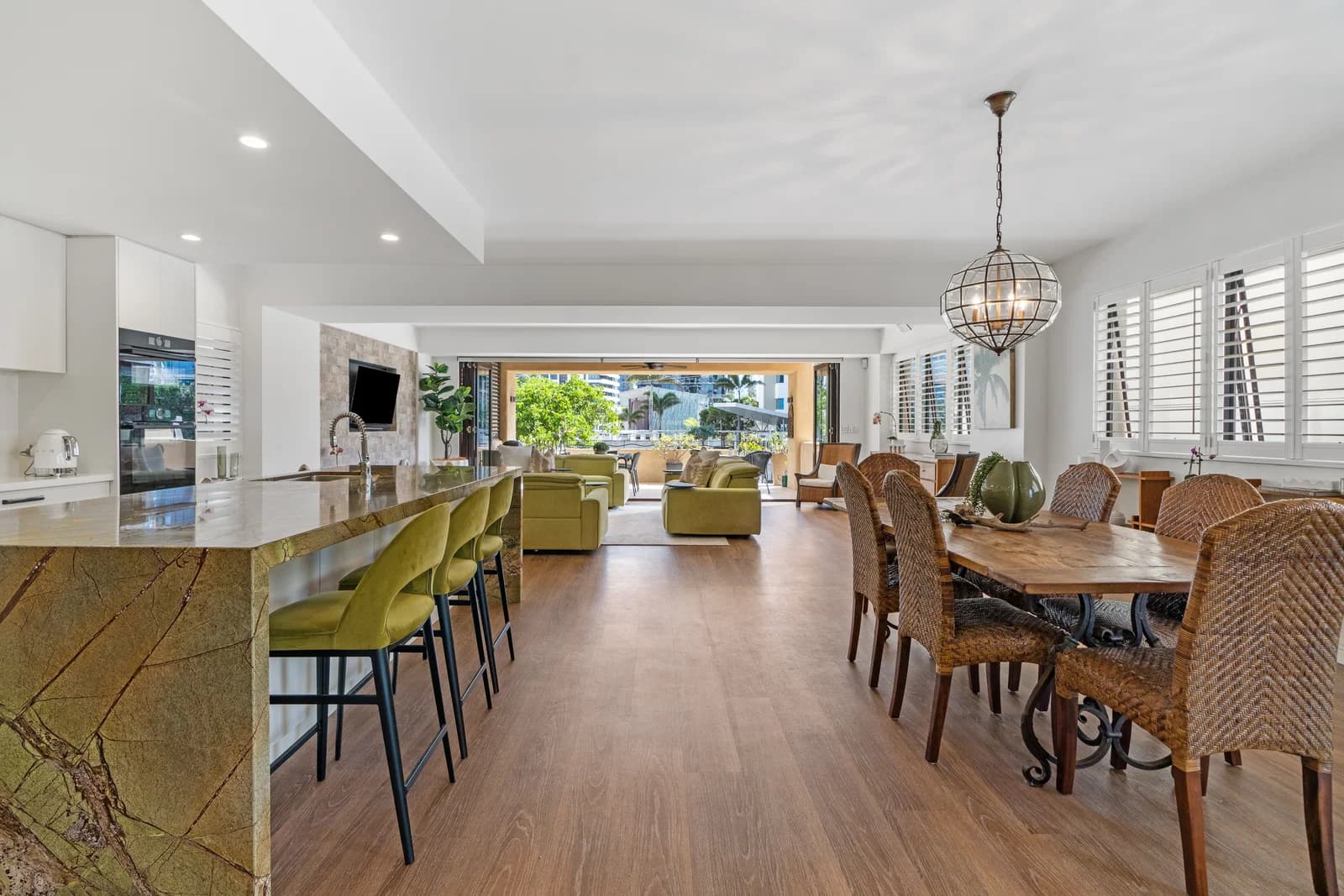 1/10 Peerless Avenue, Mermaid Beach, QLD, 4218, Mermaid Beach - Thumbnail 2