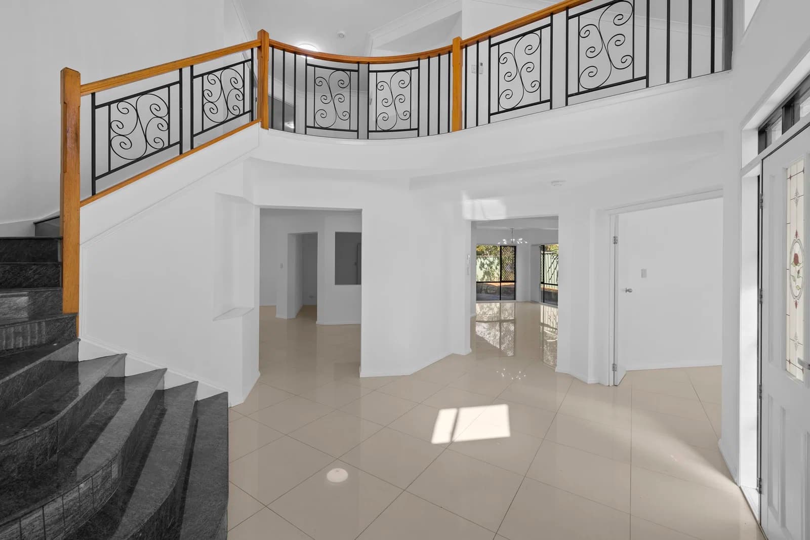 321 Cliveden Avenue, Oxley, QLD, 4075, Oxley - Thumbnail 3