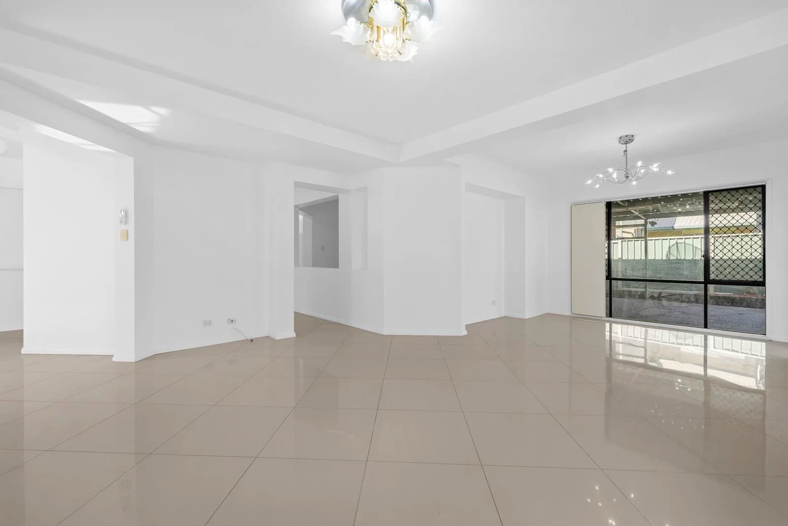 321 Cliveden Avenue, Oxley, QLD, 4075, Oxley - Thumbnail 4