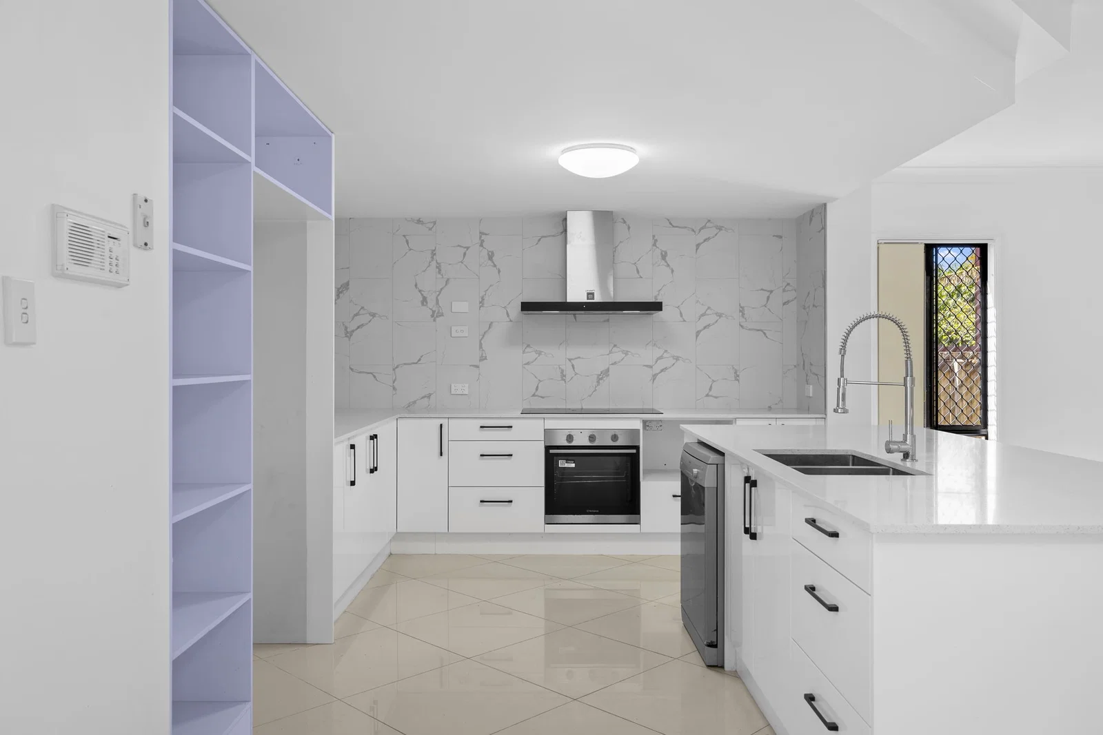 321 Cliveden Avenue, Oxley, QLD, 4075, Oxley - Thumbnail 7