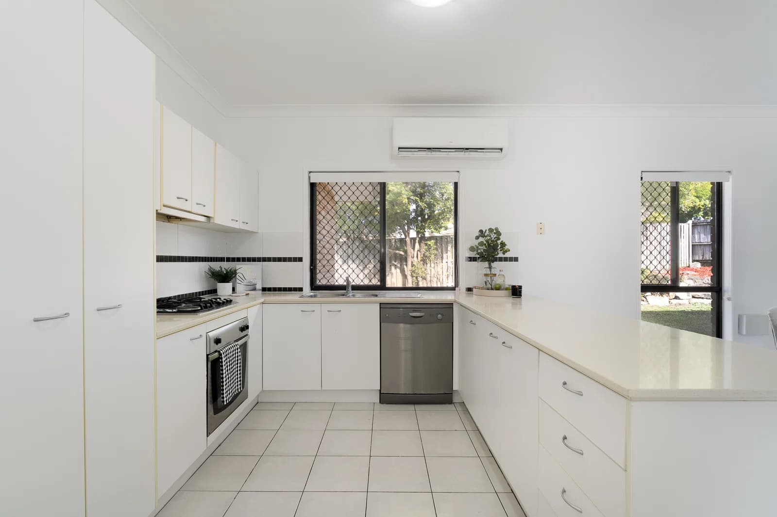 2 Carney Circuit, Redbank Plains, QLD, 4301, Redbank Plains - Thumbnail 7