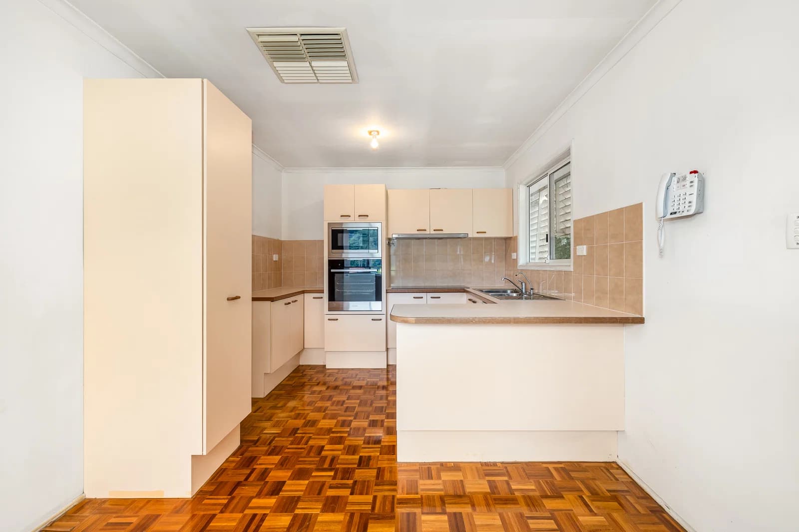 1 Portley Street, Bundamba, QLD, 4304, Bundamba - Thumbnail 4