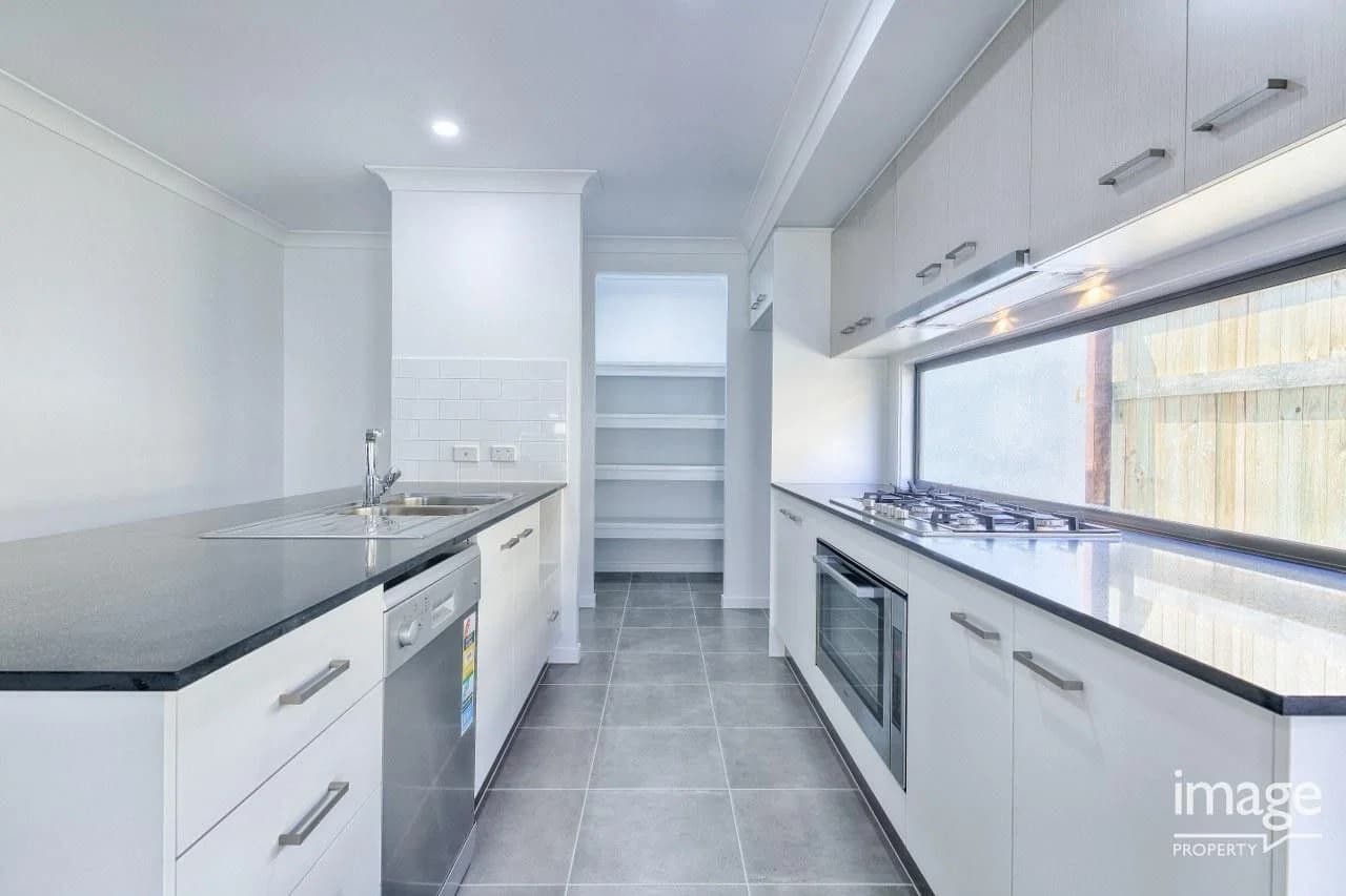 6 Santiago Crescent, Spring Mountain, QLD, 4300, Spring Mountain - Thumbnail 5