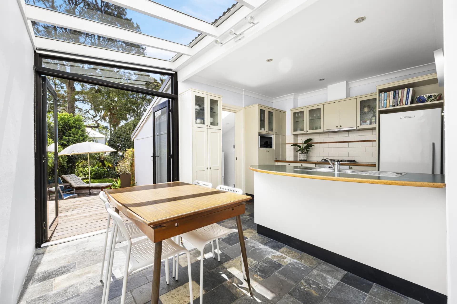 121 Carrington Road, Queens Park - Thumbnail 2