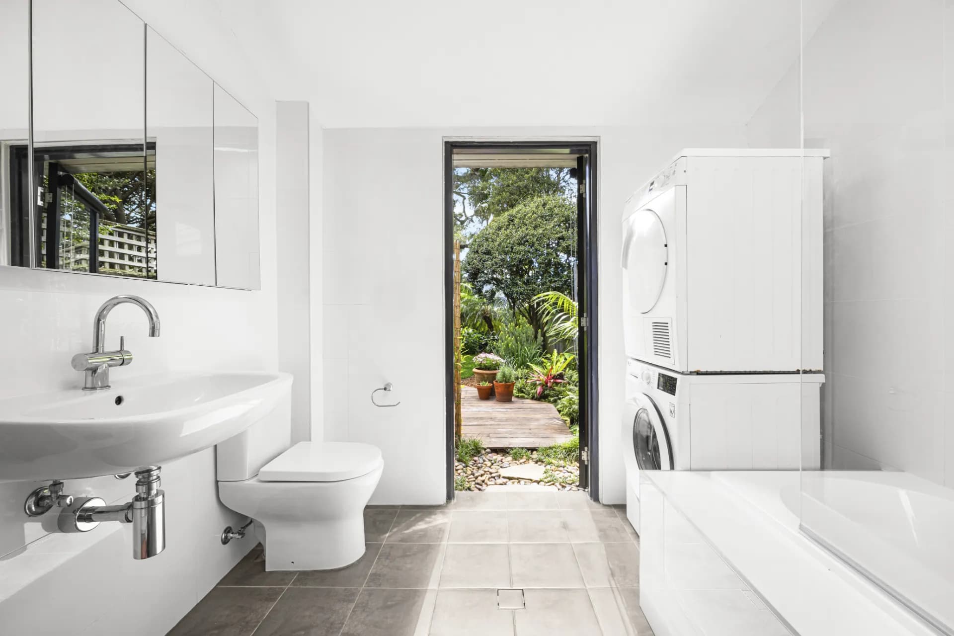 121 Carrington Road, Queens Park - Thumbnail 6