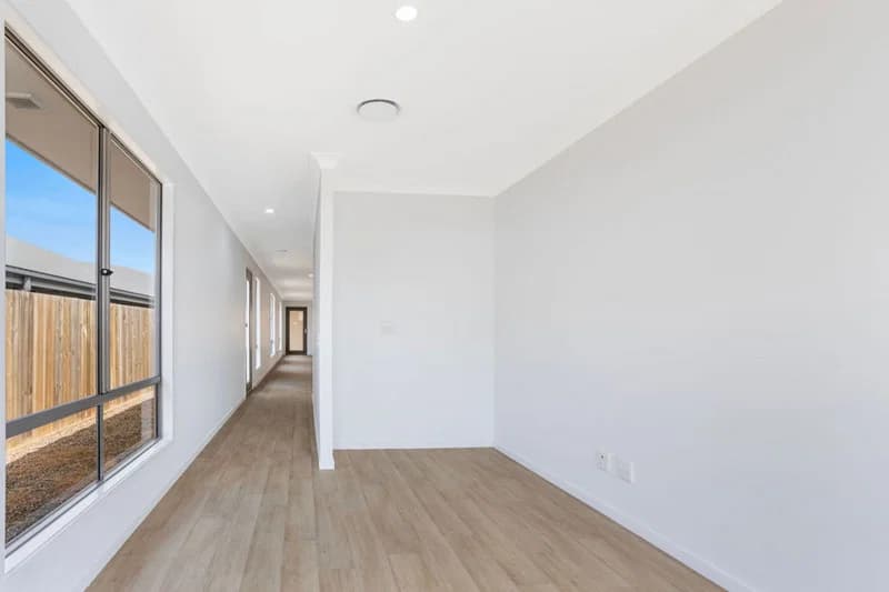 22 Dominique Way, Flinders View, QLD, 4305, Flinders View - Thumbnail 2