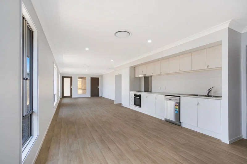 22 Dominique Way, Flinders View, QLD, 4305, Flinders View - Thumbnail 3
