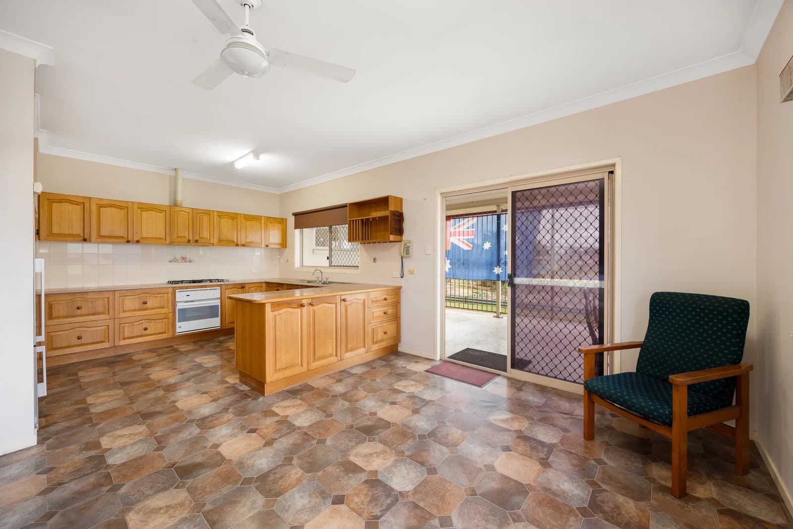 2 Pioneer Drive, Raceview, QLD, 4305, Raceview - Thumbnail 5