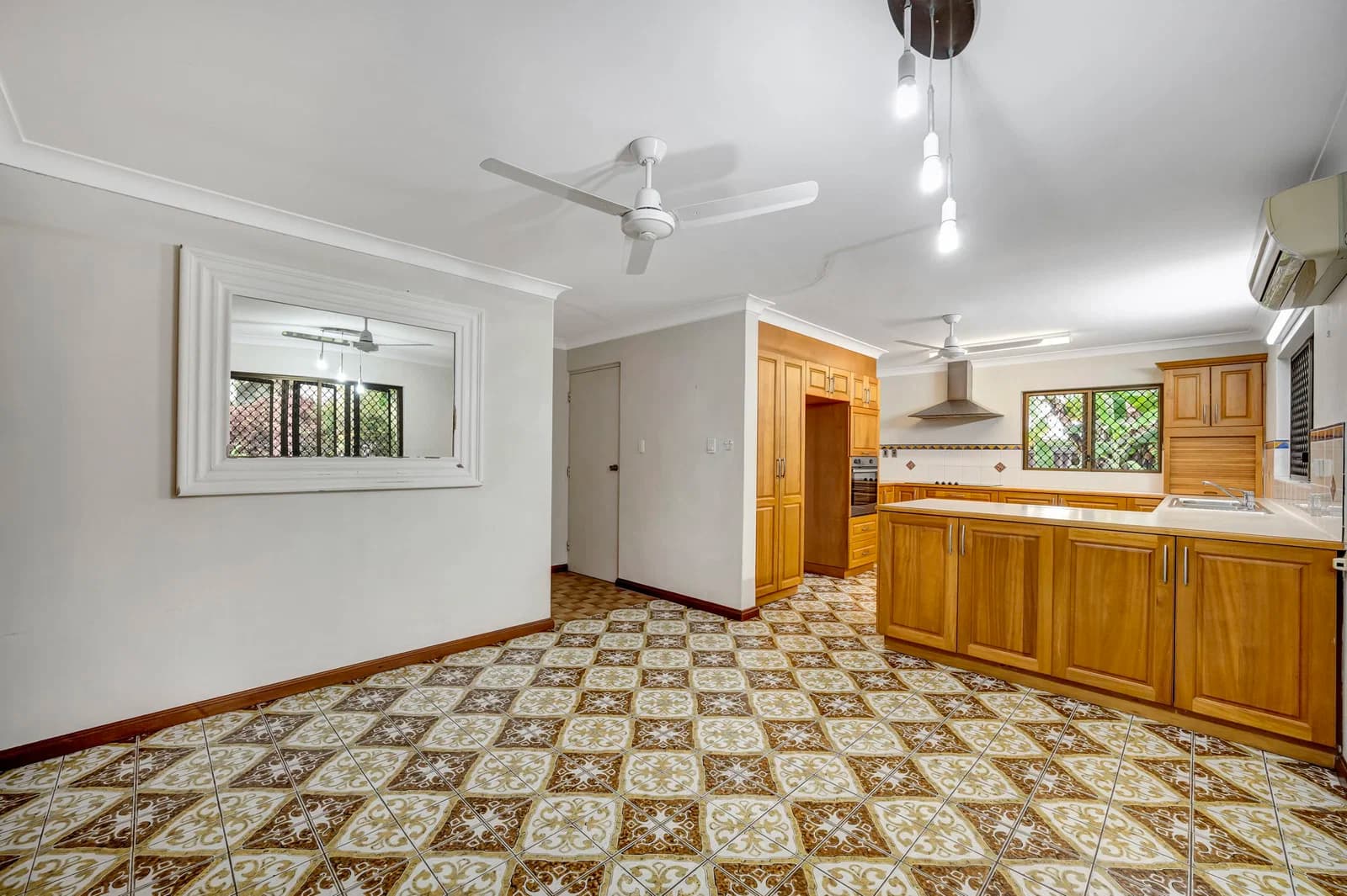 7 Carina Court, Mount Louisa, QLD, 4814, Mount Louisa - Thumbnail 6