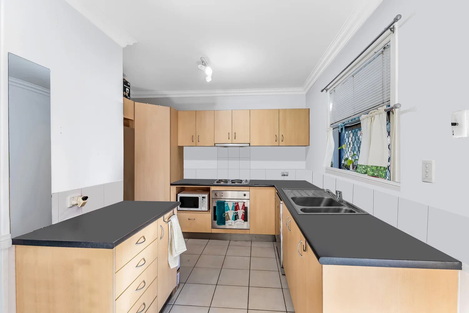 2/2 Tees Street Yeerongpilly QLD 4105, Yeerongpilly - Thumbnail 2