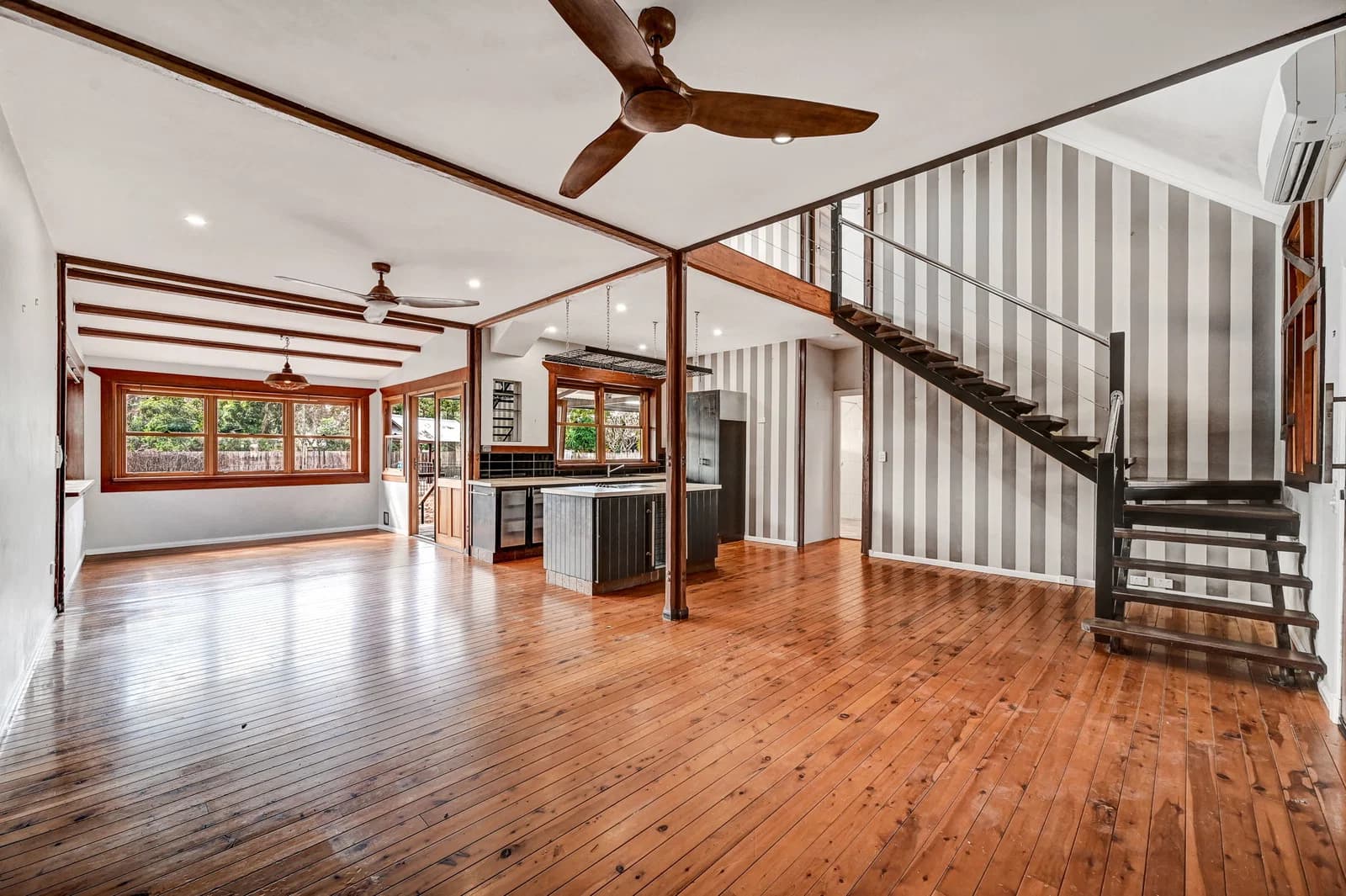 6 Mostyn Crescent, Bushland Beach, QLD, 4818, Bushland Beach - Thumbnail 2
