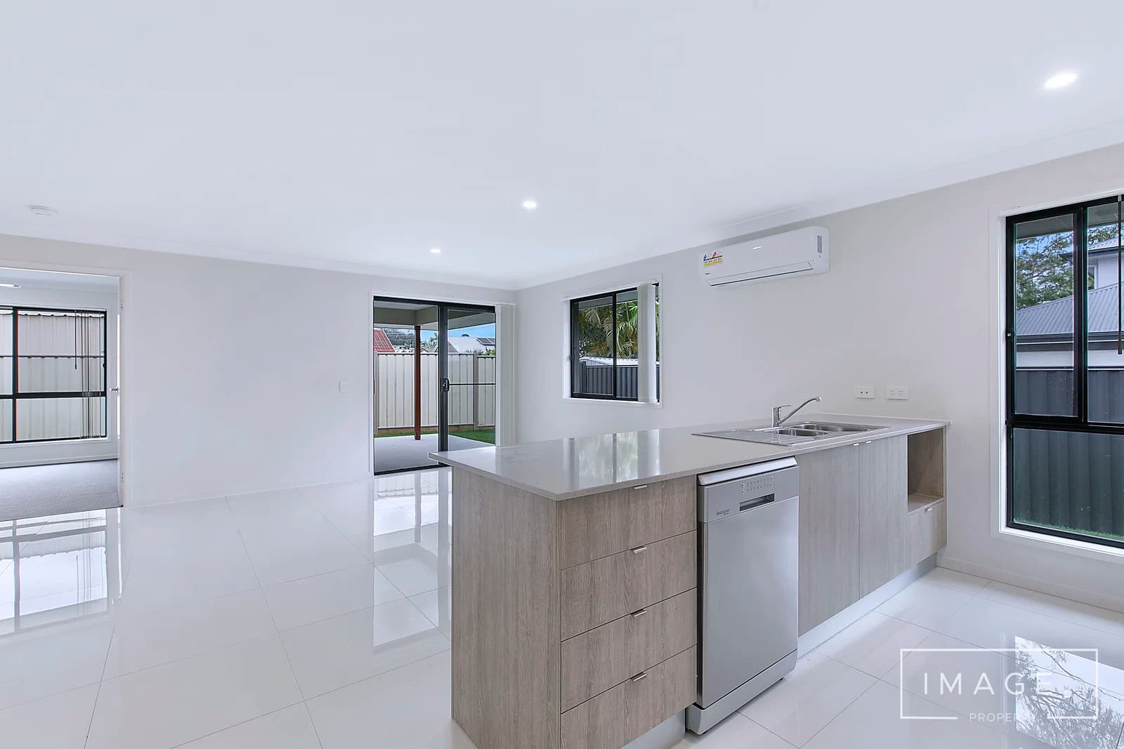 116 Eagleby Road, Eagleby, QLD, 4207, Eagleby - Thumbnail 2