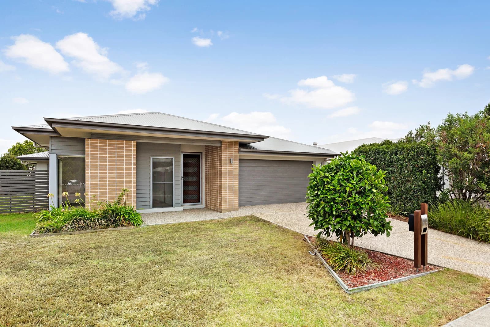 11 Ellabay Crescent, Redland Bay, QLD, 4165, Redland Bay - Thumbnail 2