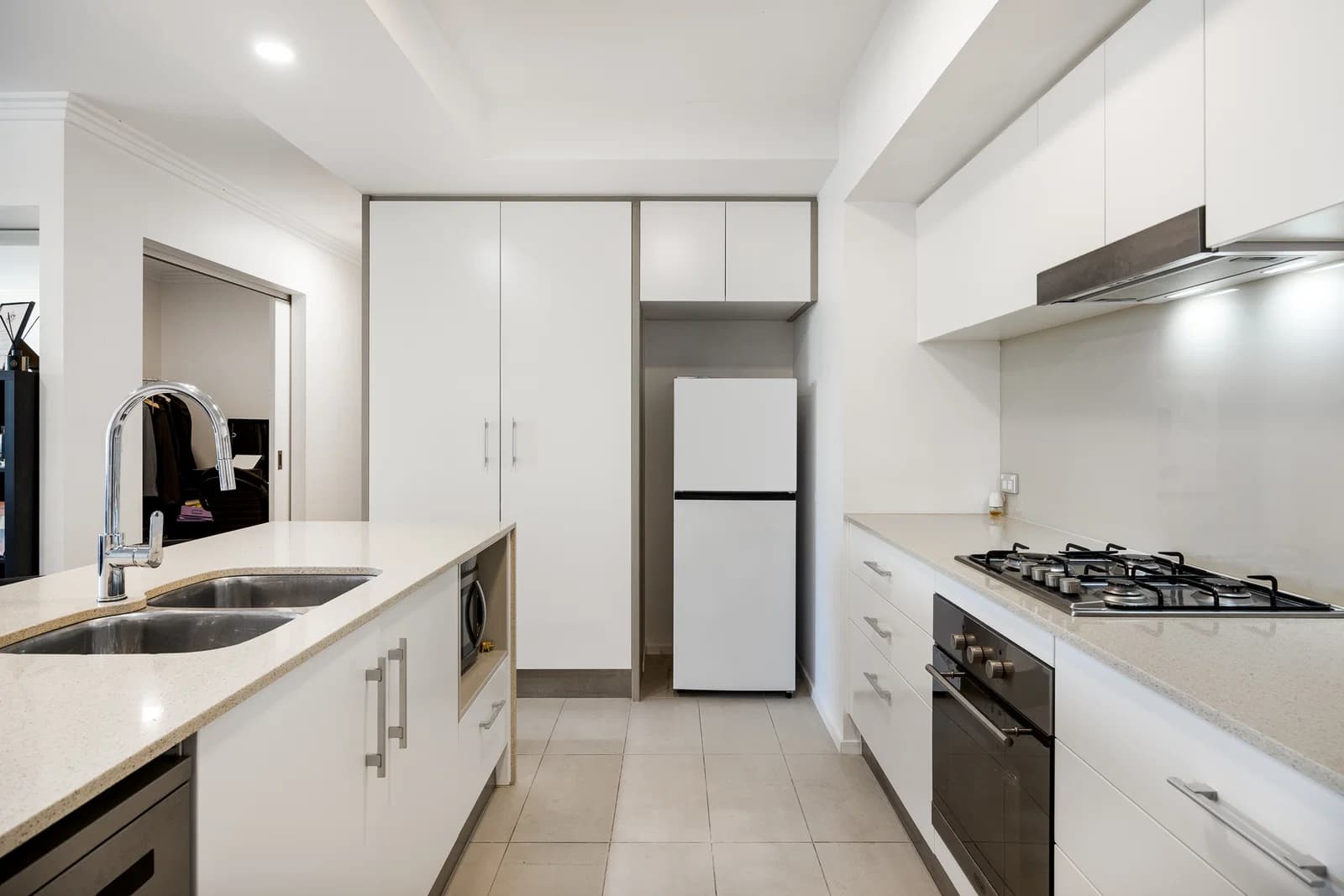 23/53 Darrambal Street, Chevron Island, QLD, 4217, Chevron Island - Thumbnail 2