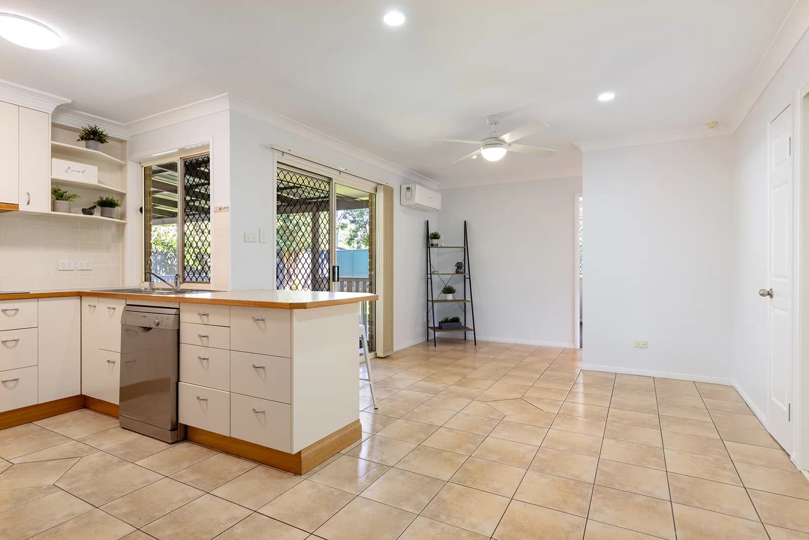 4 Tokai Court, Petrie, QLD, 4502, Petrie - Thumbnail 8