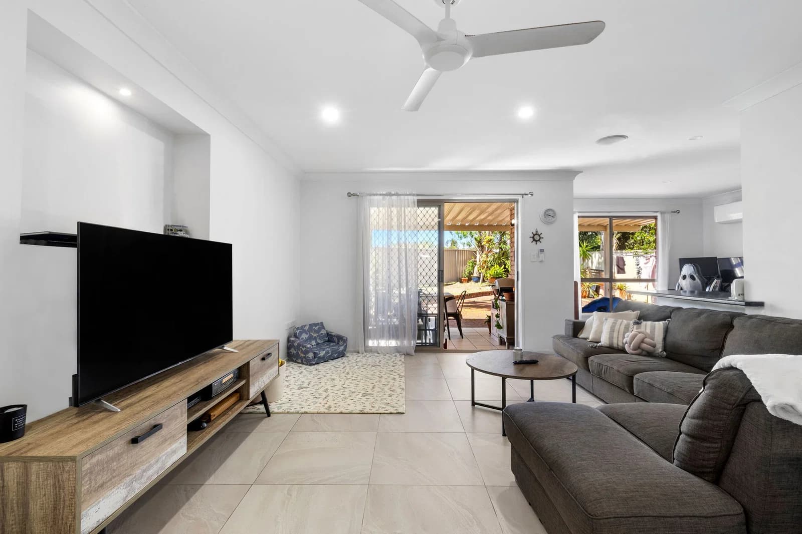 2/137 Amarina Avenue, Mooloolaba, QLD, 4557, Mooloolaba - Thumbnail 3