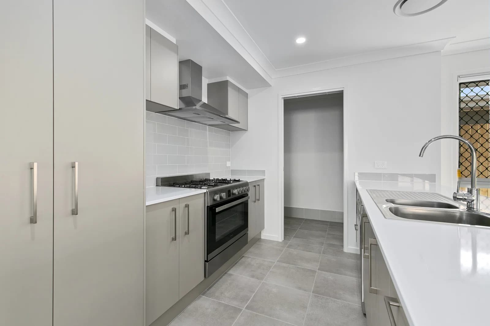 91 Hilltop Circuit, Pallara, QLD, 4110, Pallara - Thumbnail 3