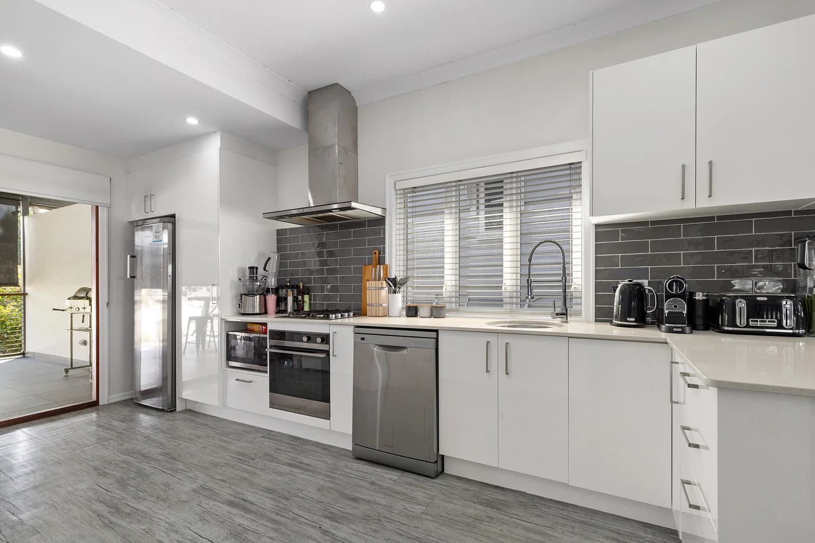 33 Wotton Street, Camp Hill, QLD, 4152, Camp Hill - Thumbnail 2