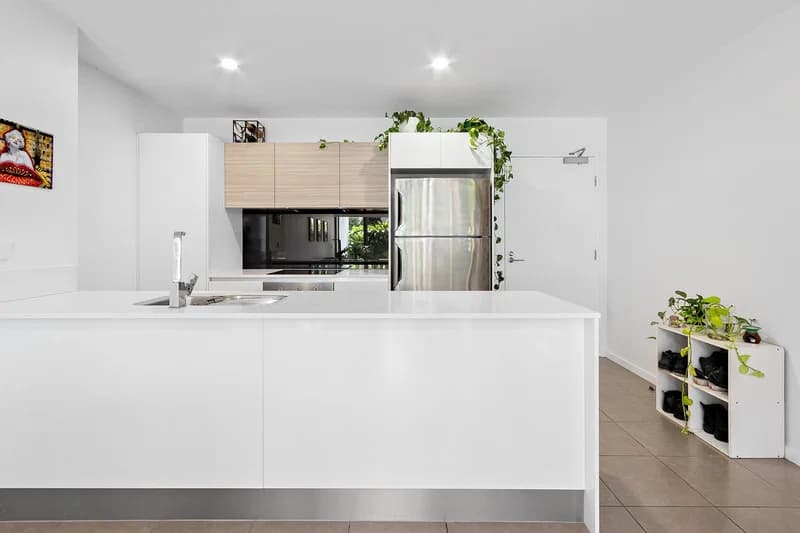 2108/1-7 Waterford Court, Bundall, QLD, 4217, Bundall - Thumbnail 2