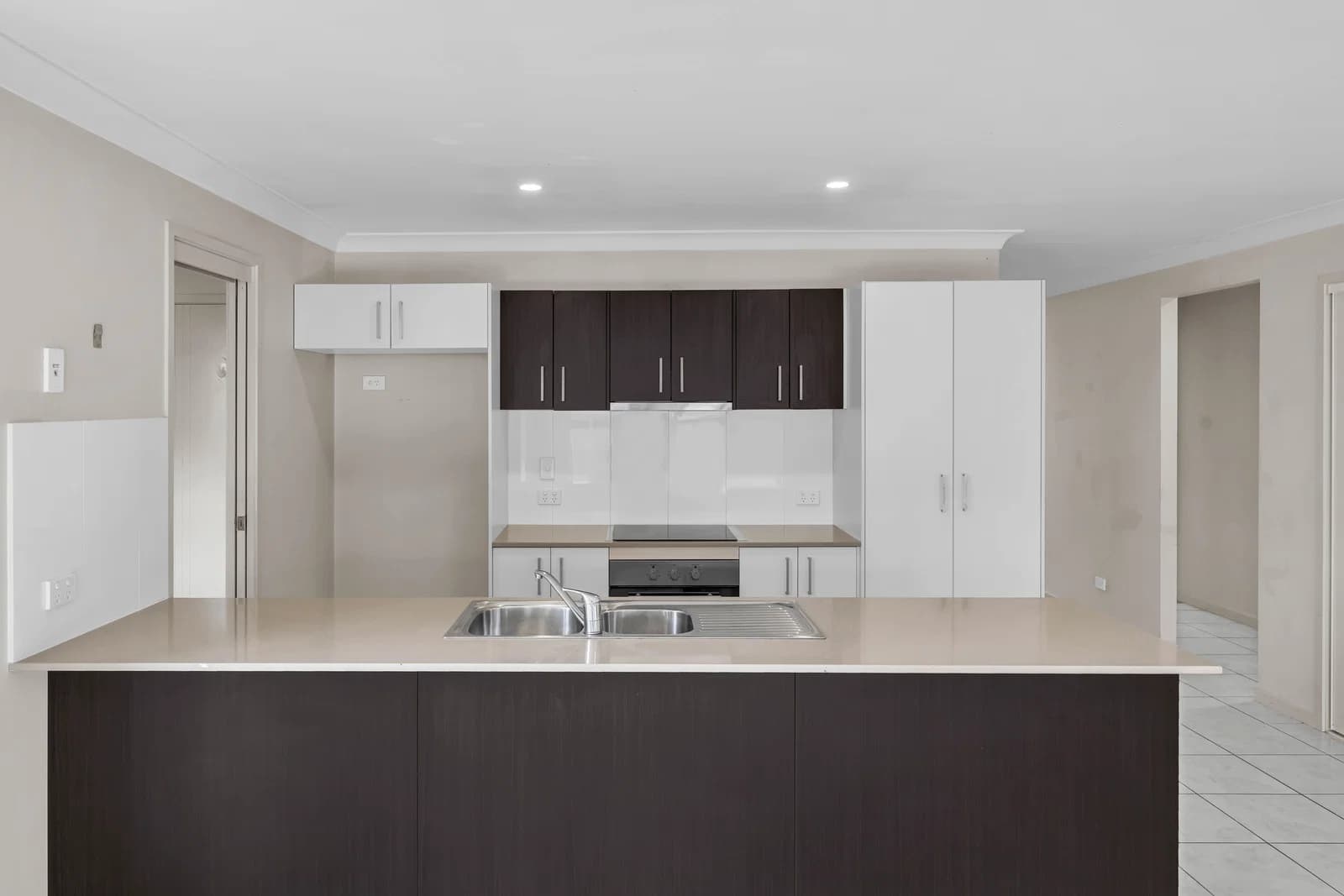 8 Pinehurst Avenue, Leichhardt, QLD, 4305, Leichhardt - Thumbnail 2
