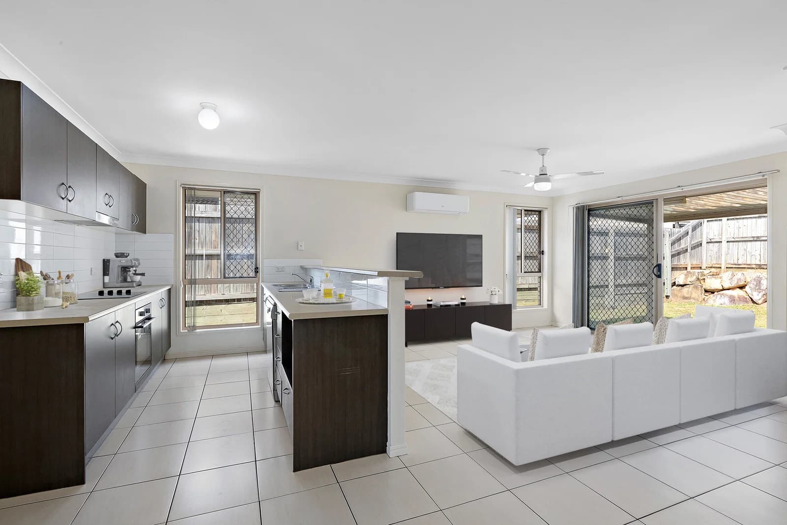7 Edward Close, North Lakes, QLD, 4509, North Lakes - Thumbnail 2