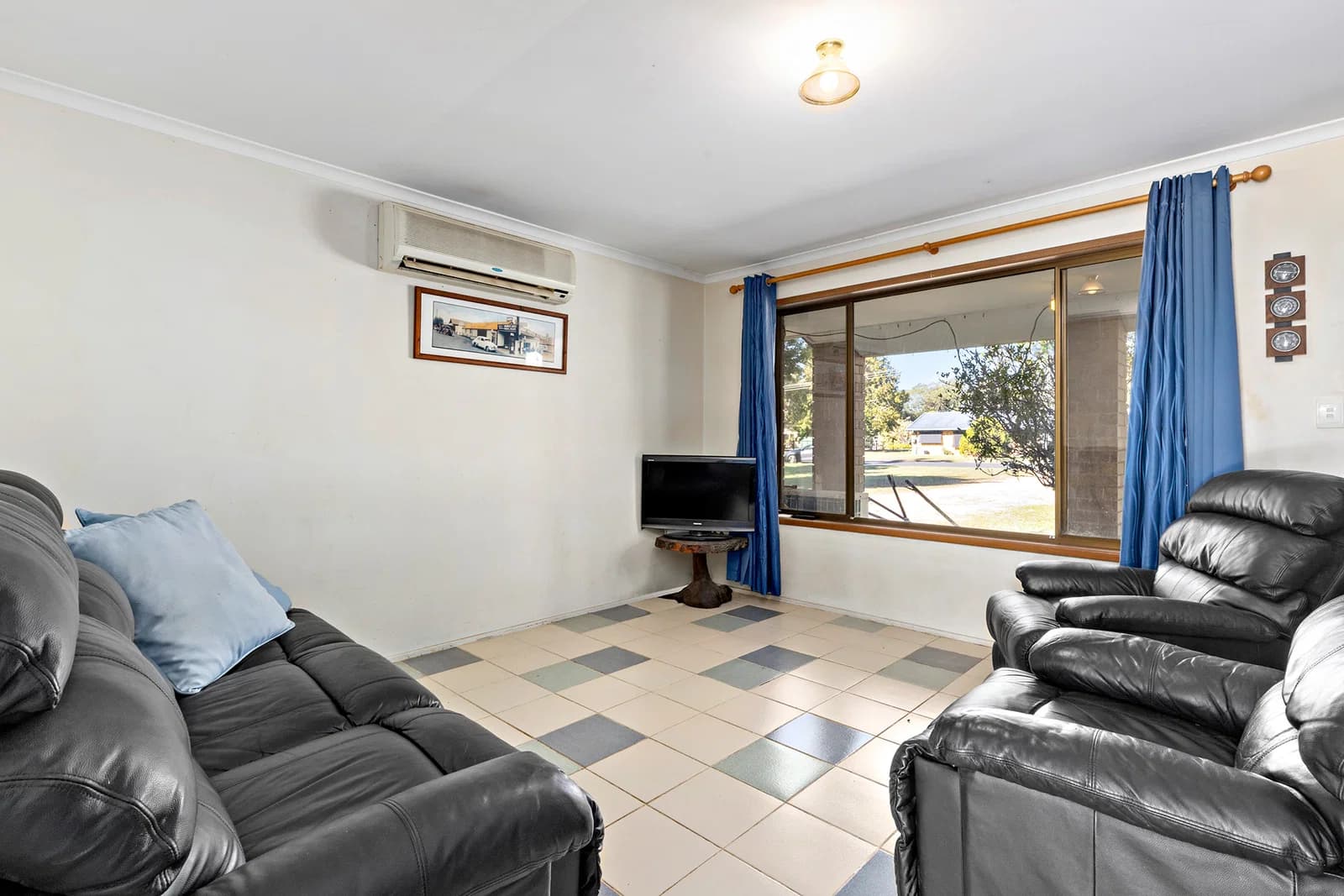 21 Rogers Street Beachmere QLD 4510, Beachmere - Thumbnail 2
