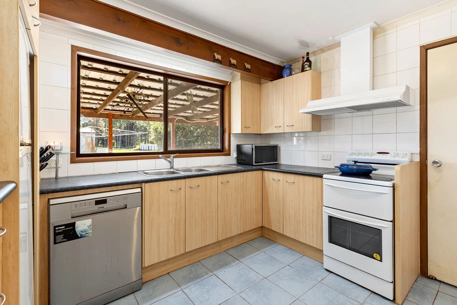 21 Rogers Street Beachmere QLD 4510, Beachmere - Thumbnail 3